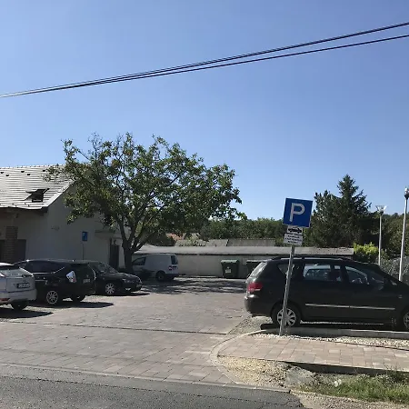 Pipacs Etterem Es Bisztro Gyorujbarat
