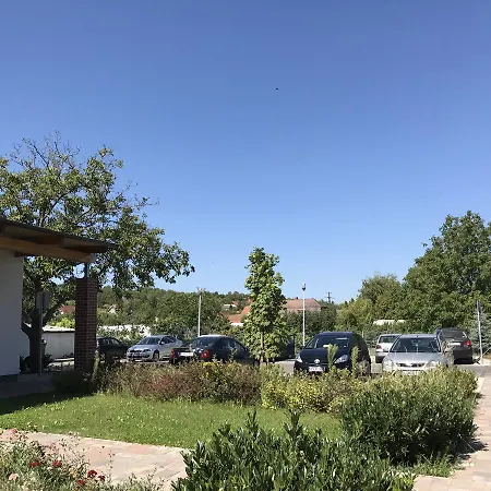 Guest house Pipacs Etterem Es Bisztro Gyorujbarat