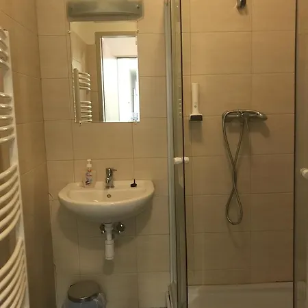 Guest house Pipacs Etterem Es Bisztro Gyorujbarat