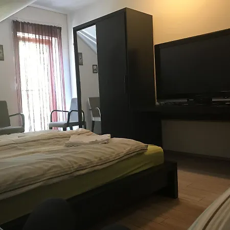 Guest house Pipacs Etterem Es Bisztro *